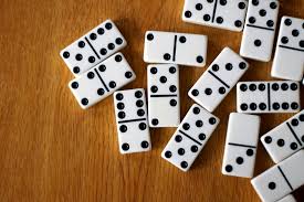 play domino